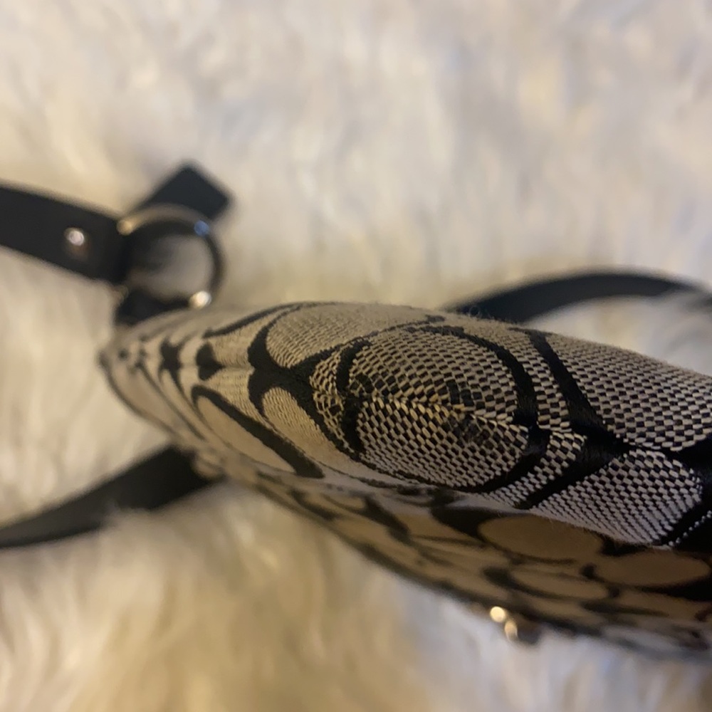 Coach Black Signature pattern crossbody bag - Picture 9 of 11